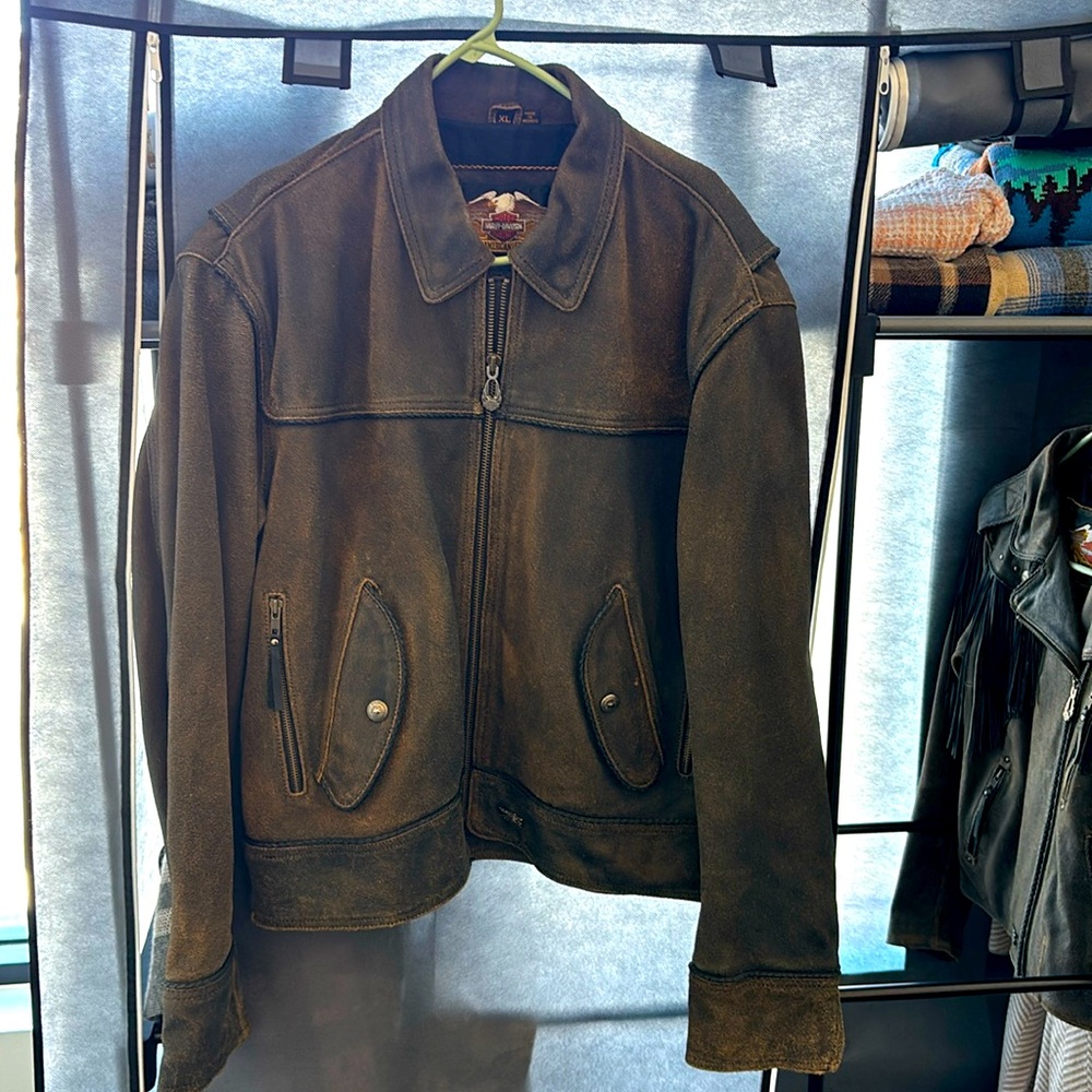 Men’s extra large Harley Davidson, brown leather jacket, excellent condition